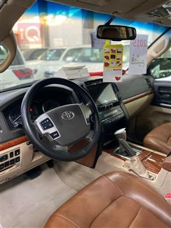 تۆیۆتا لاند کروزەر